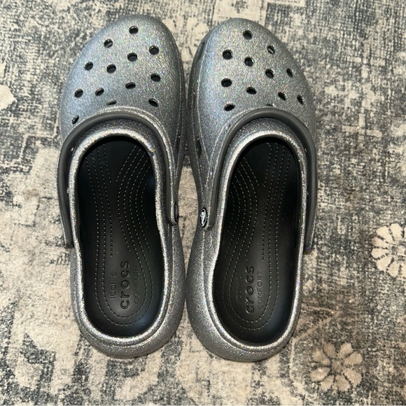 CROCS Silver platform Glitter Clogs NWOB - Picture 5 of 8